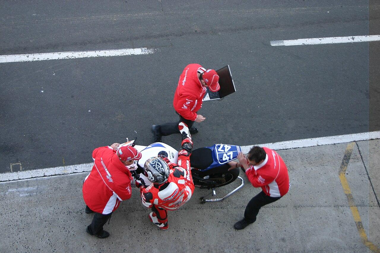 MotoGP战术板:一图看懂关键对位(职业联赛视角)